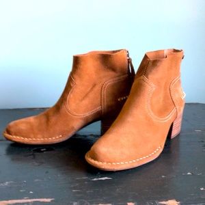 Ugg ankle boot